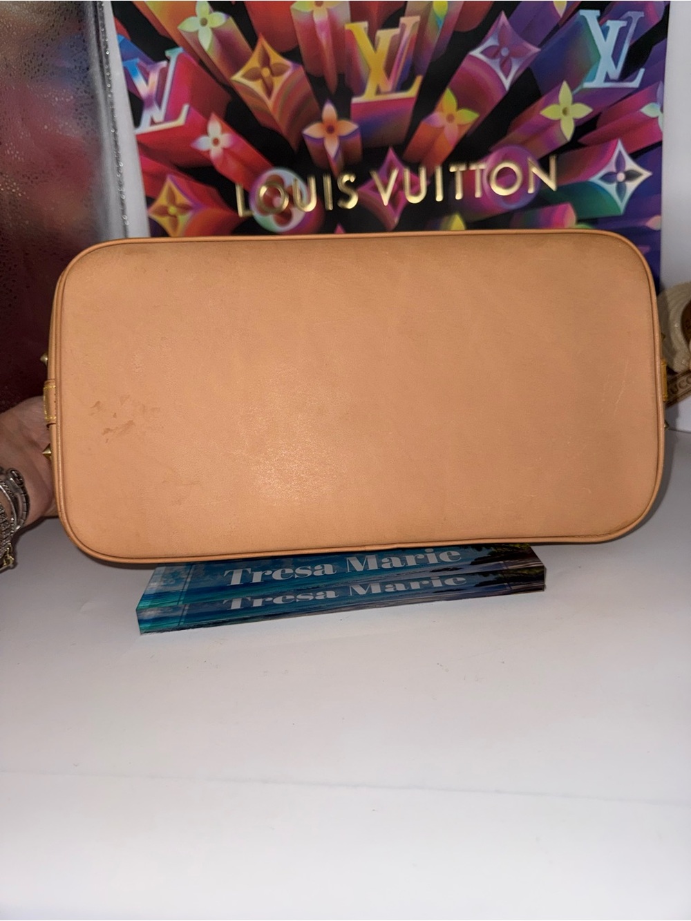 Louis Vuitton Alma - Picture 6 of 13